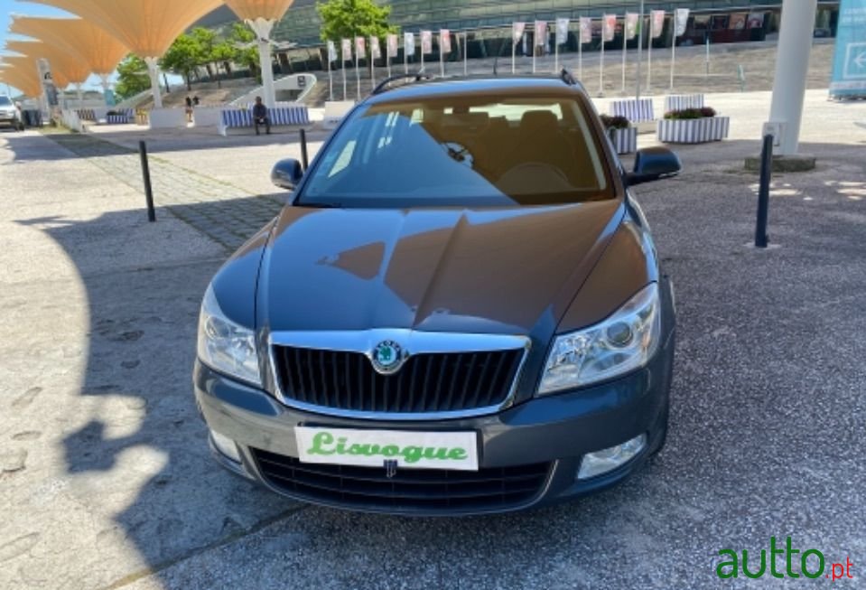 2010' Skoda Octavia Break photo #3