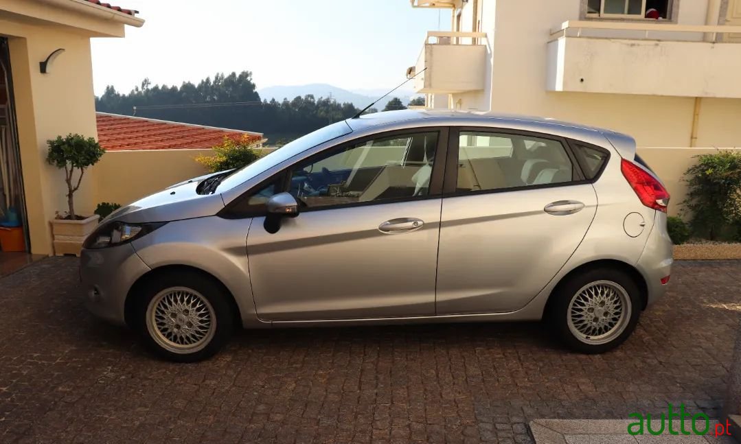 2012' Ford Fiesta photo #5