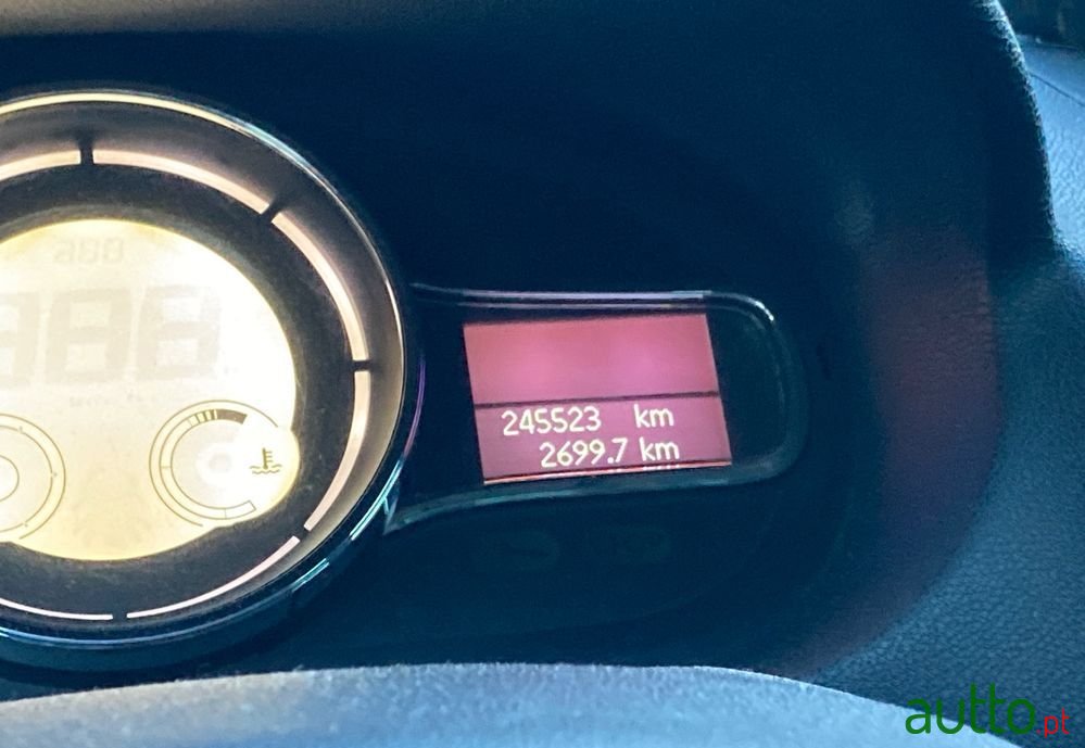 2010' Renault Megane Sport Tourer photo #6