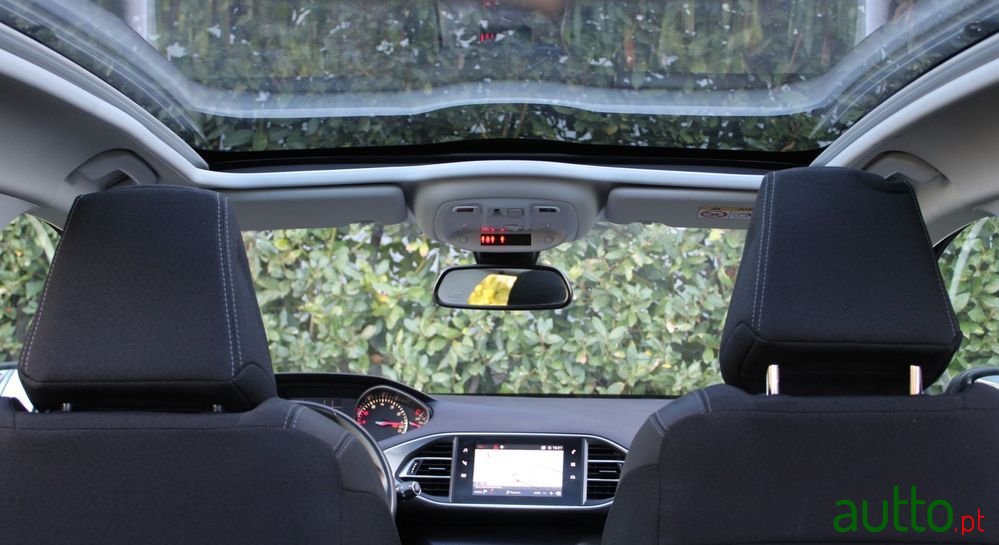 2020' Peugeot 308 photo #2