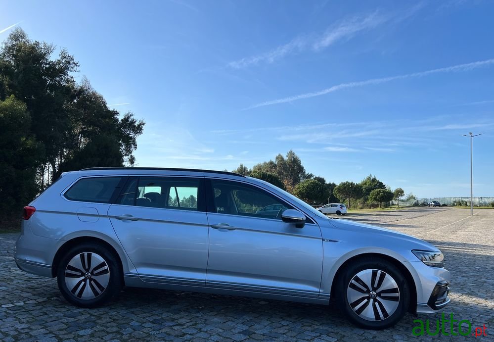 2020' Volkswagen Passat Variant photo #5