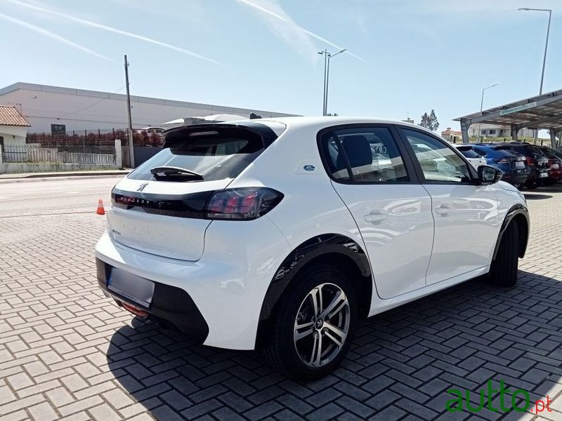 2022' Peugeot e-208 photo #5