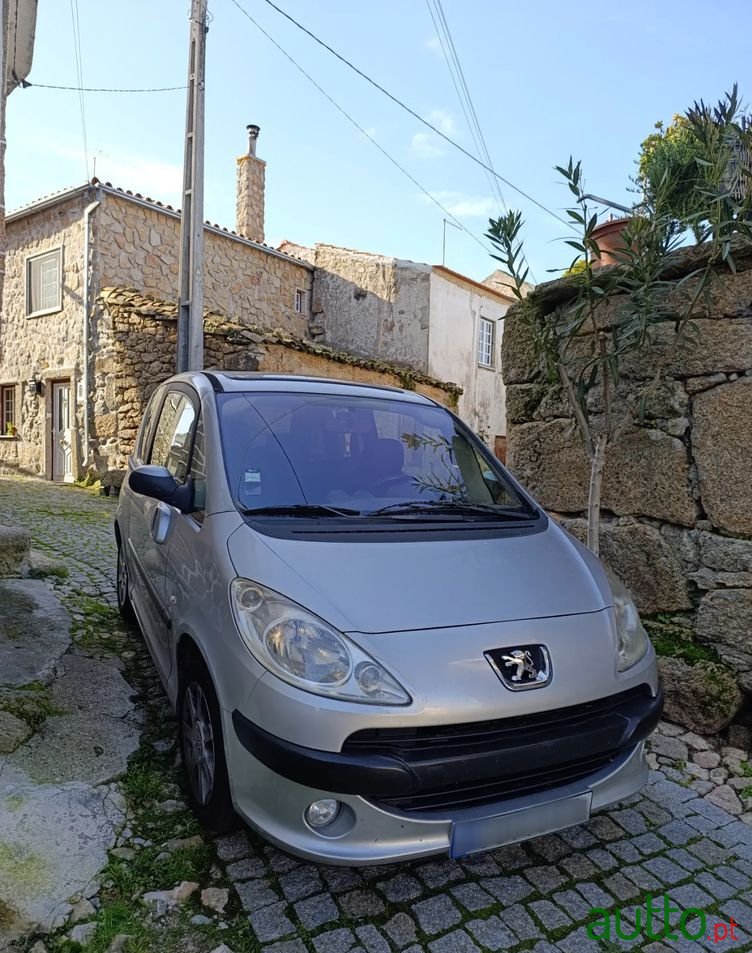 2005' Peugeot 1007 1.4 Hdi Urban photo #5