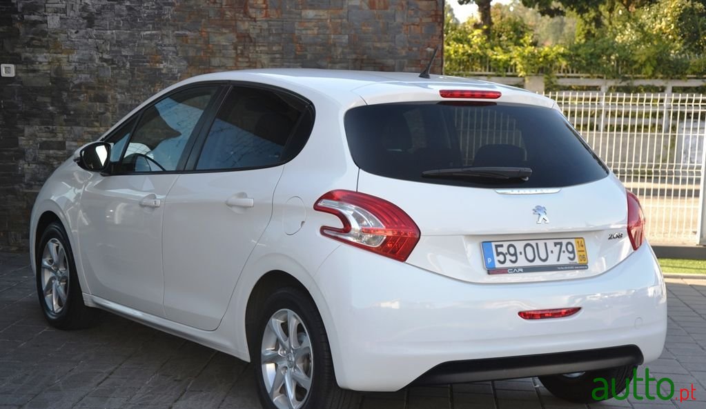 2014' Peugeot 208 photo #3
