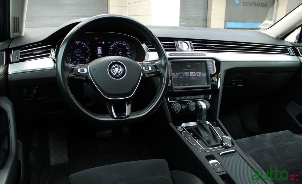 2016' Volkswagen Passat Variant photo #4