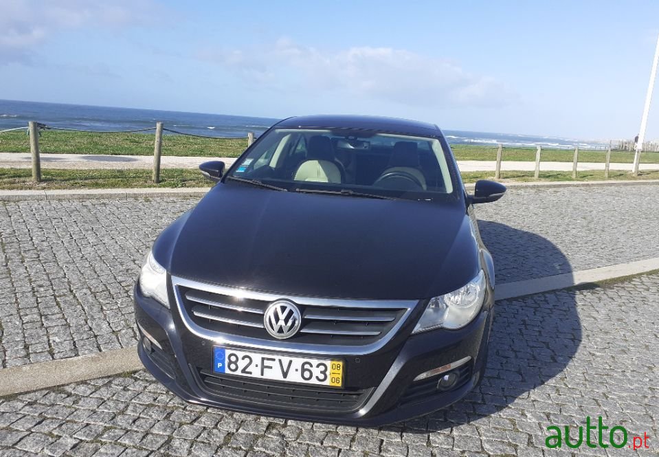 2008' Volkswagen Passat photo #2