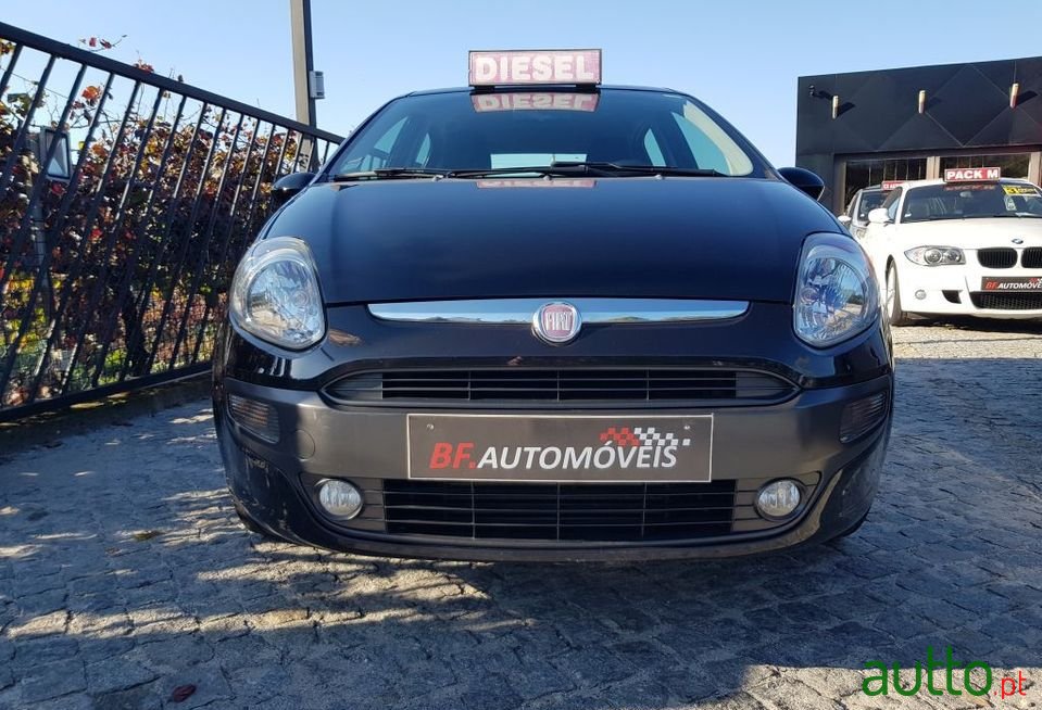 2010' Fiat Punto Evo photo #4