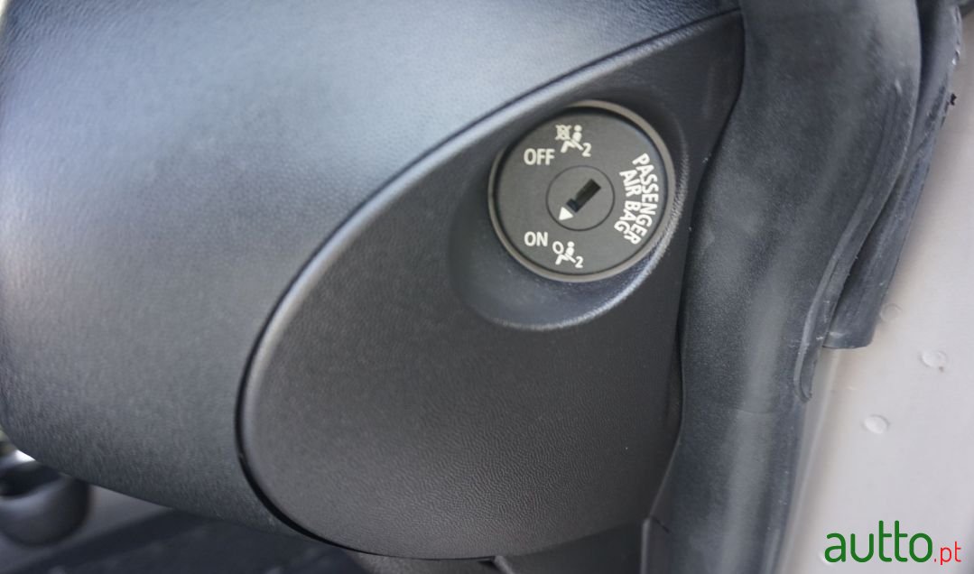 2013' MINI Cooper photo #5