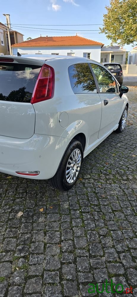 2015' Fiat Punto Evo photo #4