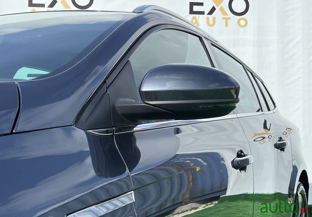 2021' Renault Megane Sport Tourer photo #2