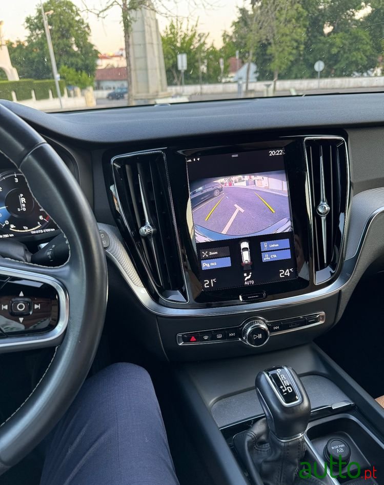 2020' Volvo V60 photo #4