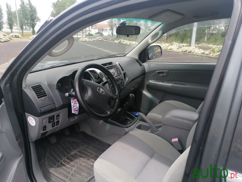 2011' Toyota Hilux photo #6