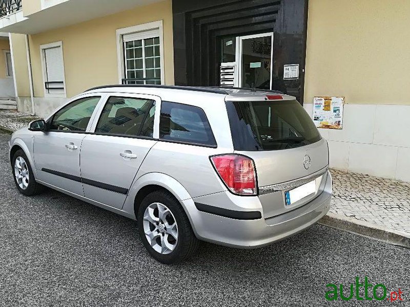 2005' Opel Astra Caravan photo #1