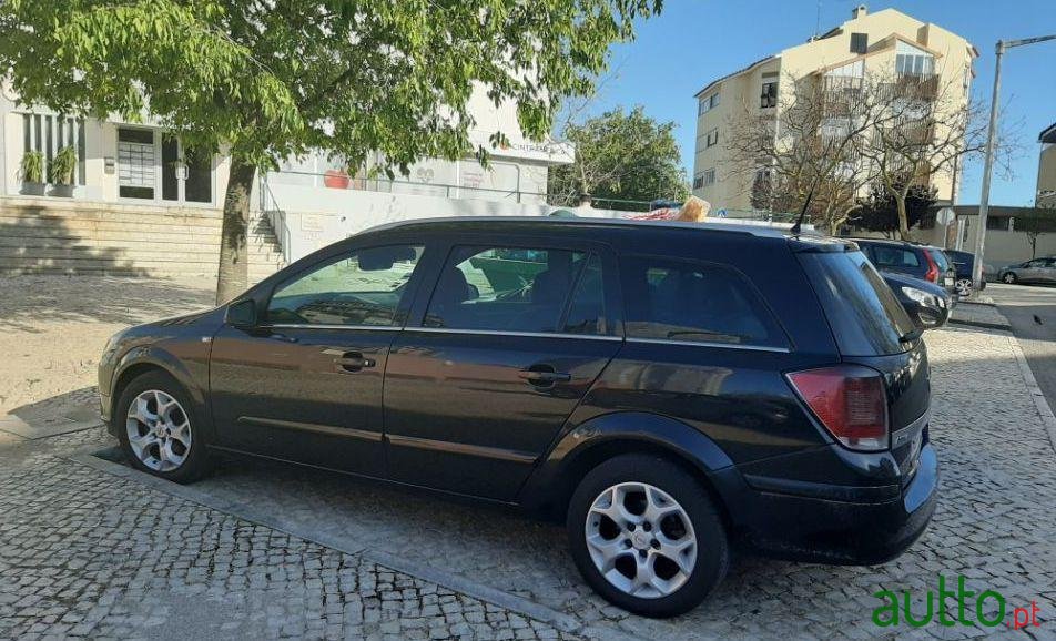 2005' Opel Astra Caravan photo #3