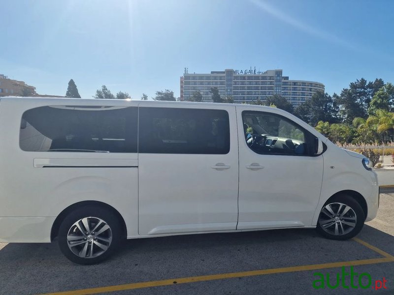 2018' Peugeot Traveller photo #3