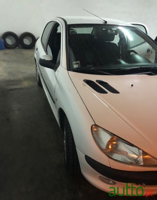 2000' Peugeot 206 photo #2