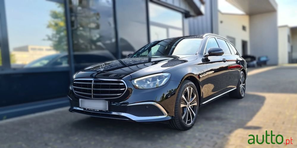 2022' Mercedes-Benz Classe E photo #2