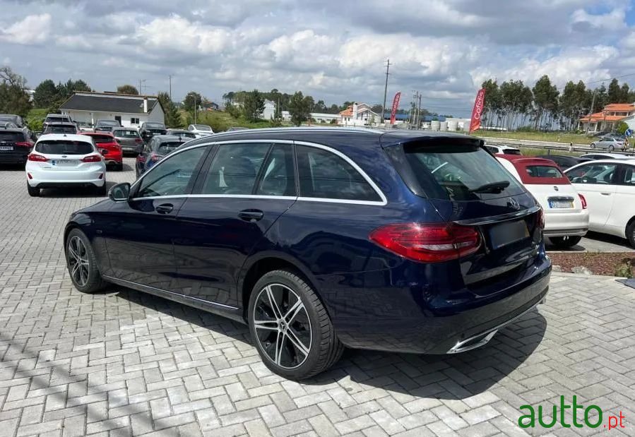 2019' Mercedes-Benz Classe C photo #3