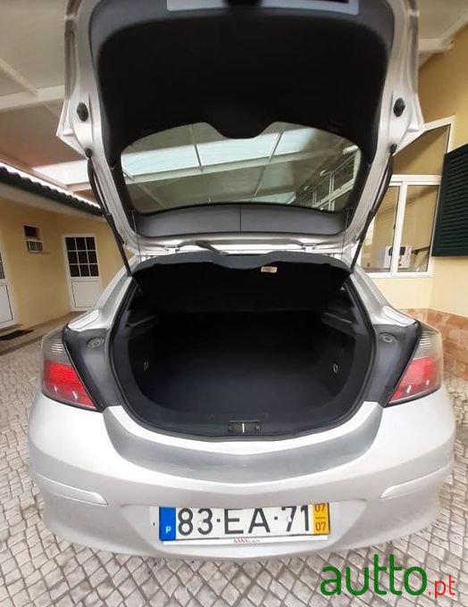 2007' Opel Astra Gtc photo #1