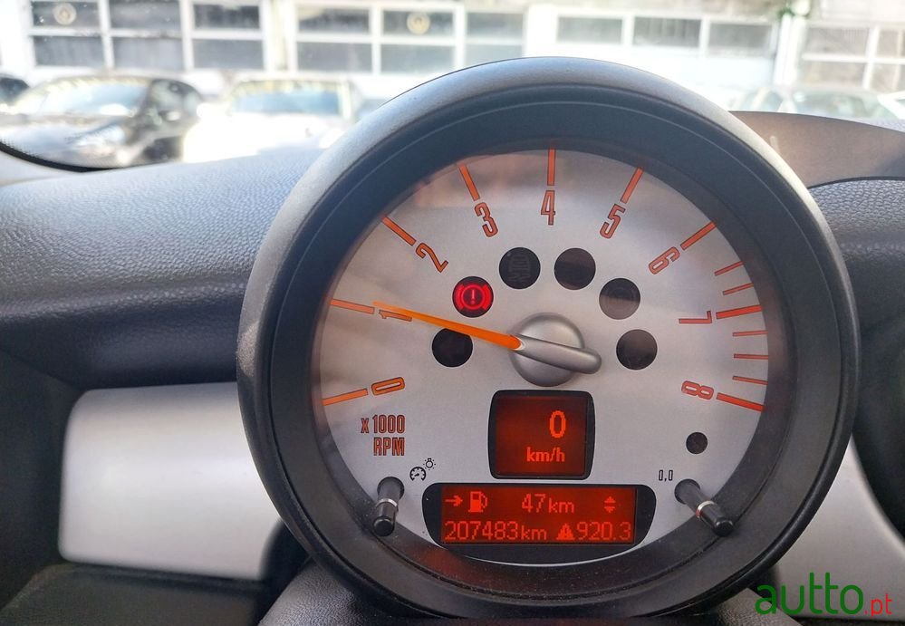 2010' MINI Cooper 3 Portas photo #5