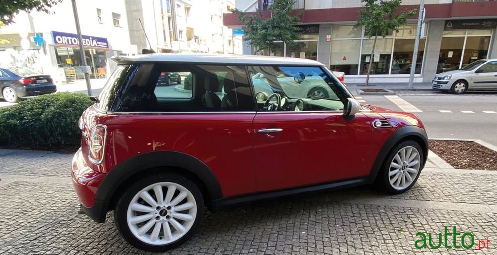 2013' MINI Cooper D photo #5