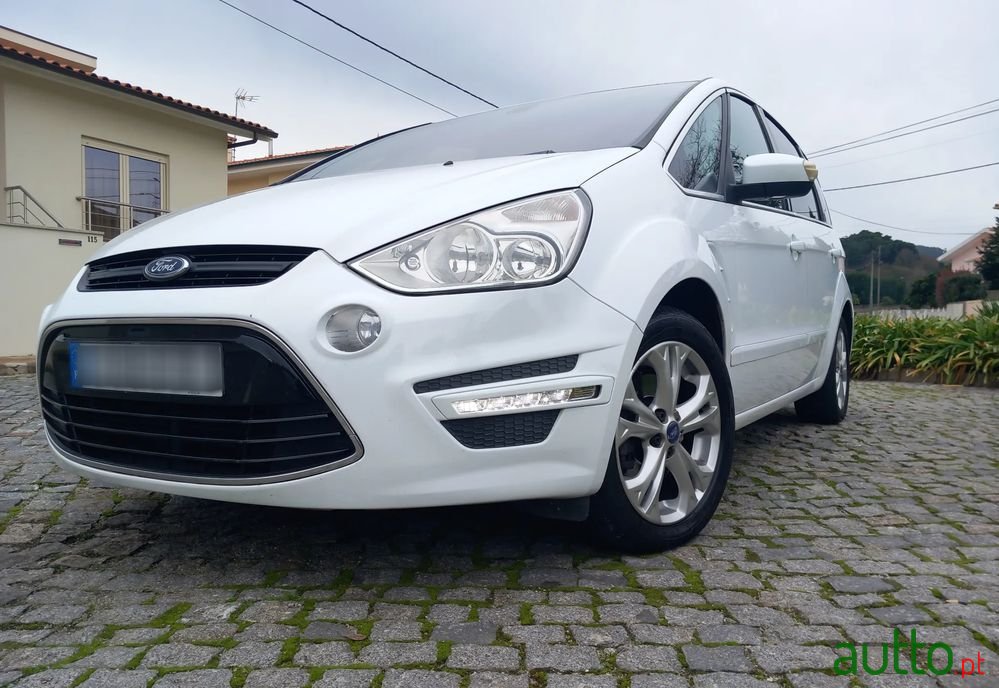 2010' Ford S-Max photo #4