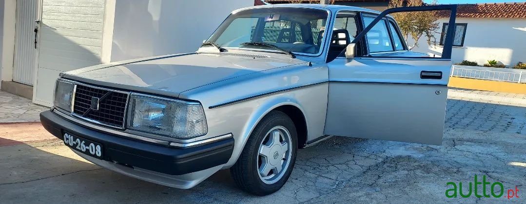 1982' Volvo 244 photo #2