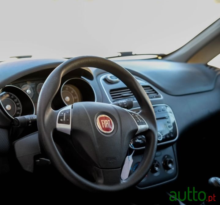 2011' Fiat Grande Punto photo #4