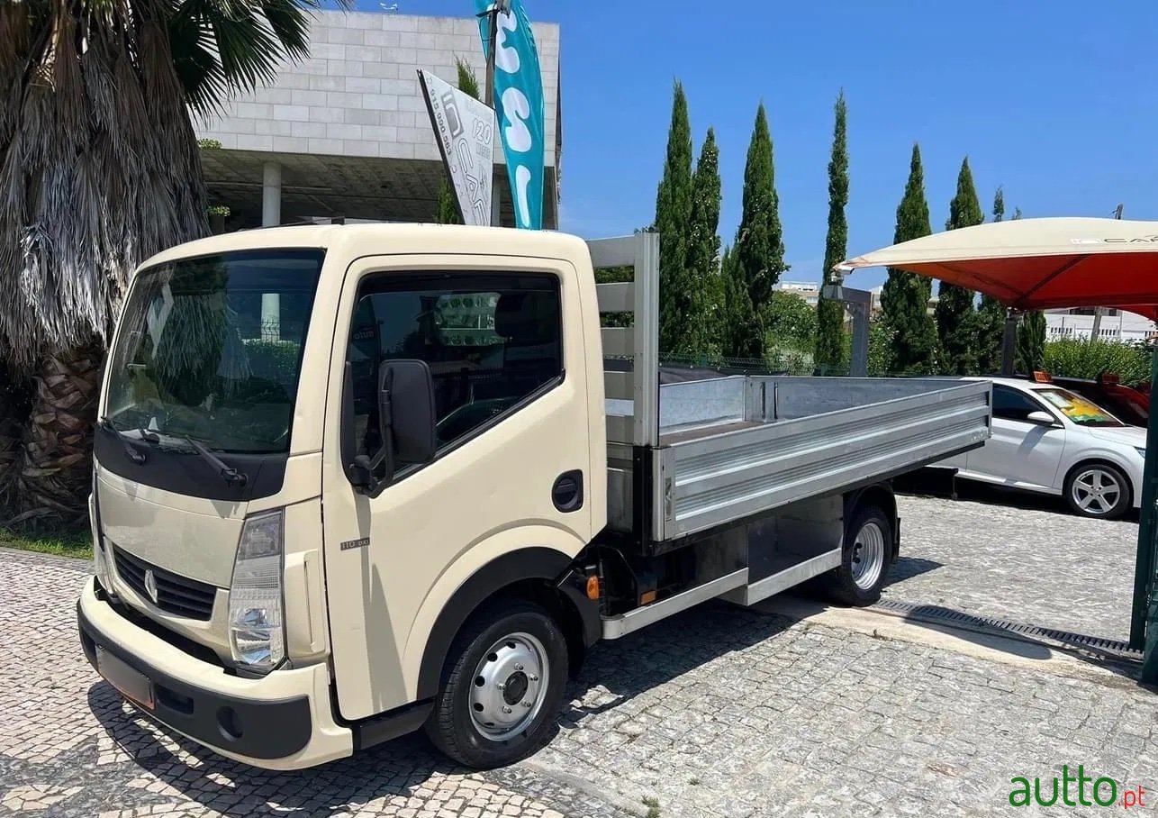 2007' Renault Maxity 35.13 igual nissan cabs photo #1