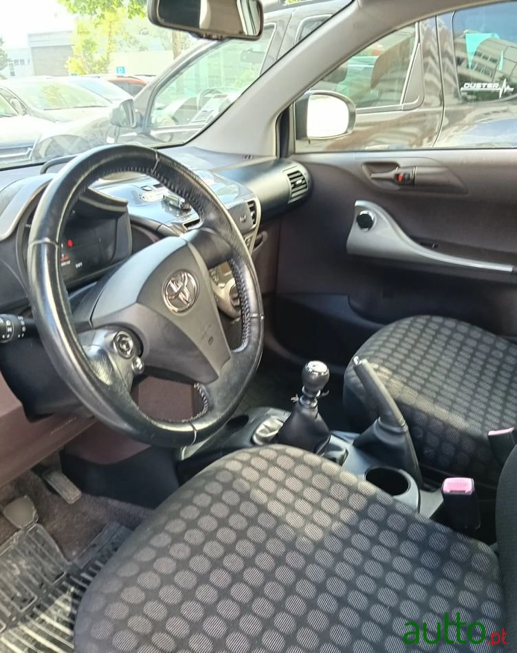 2009' Toyota iQ 1.0 Vvt-I photo #5