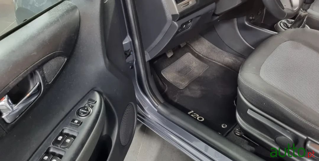 2013' Hyundai i20 photo #6