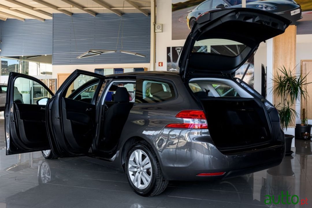 2017' Peugeot 308 Sw photo #5