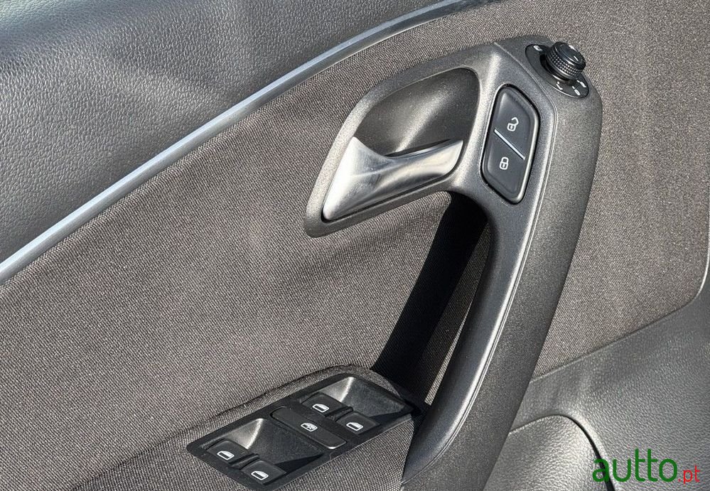 2017' Volkswagen Polo photo #5