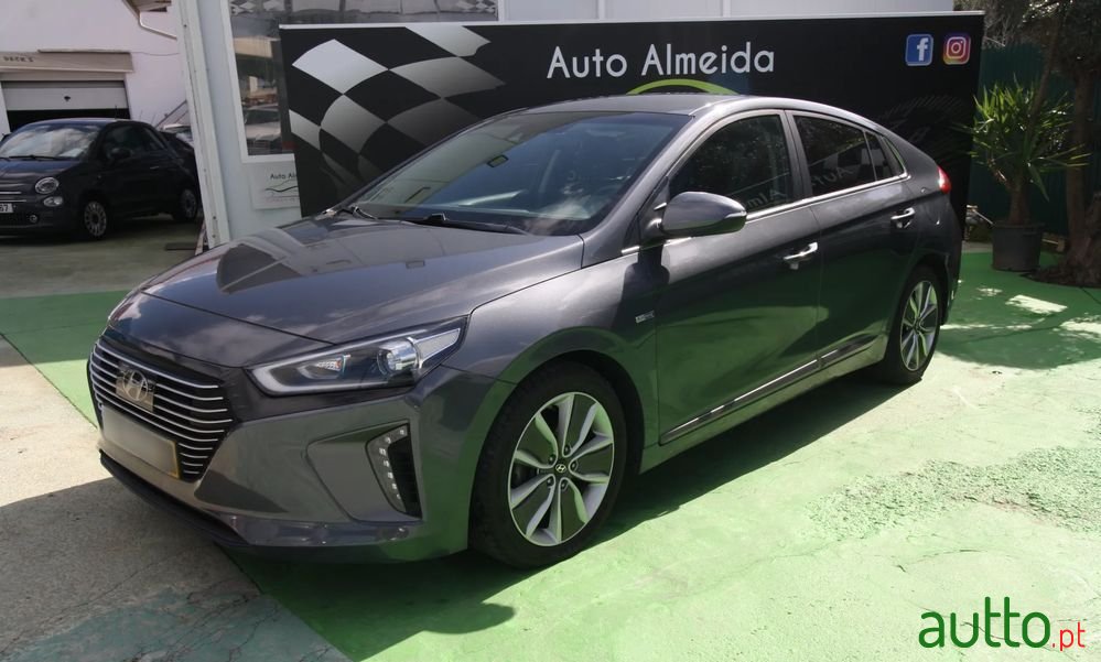 2019' Hyundai Ioniq photo #2