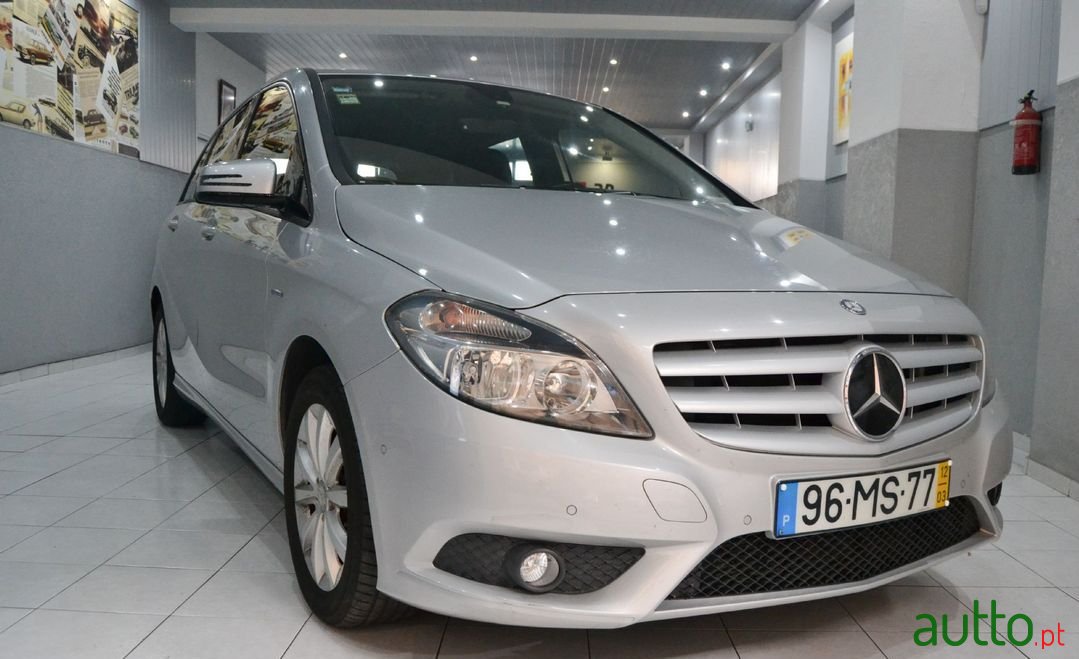 2012' Mercedes-Benz B-180 photo #1