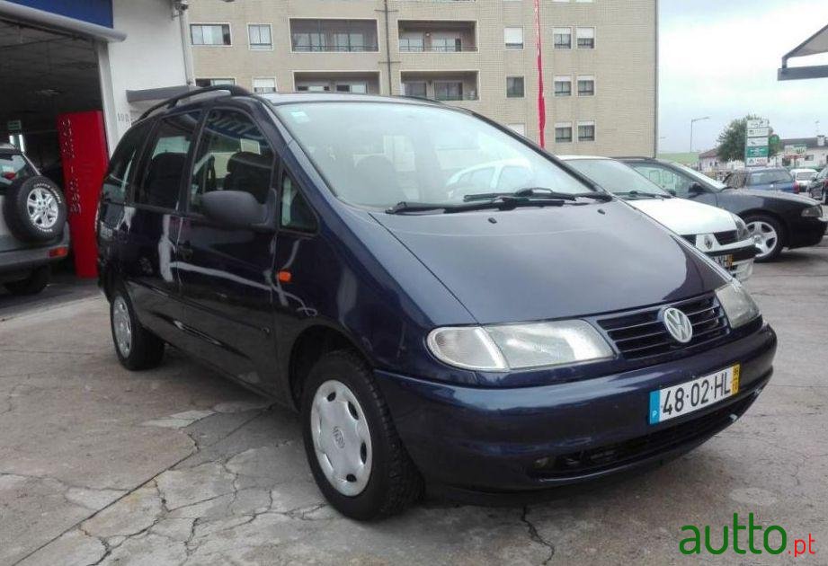 2002' Volkswagen Sharan photo #1