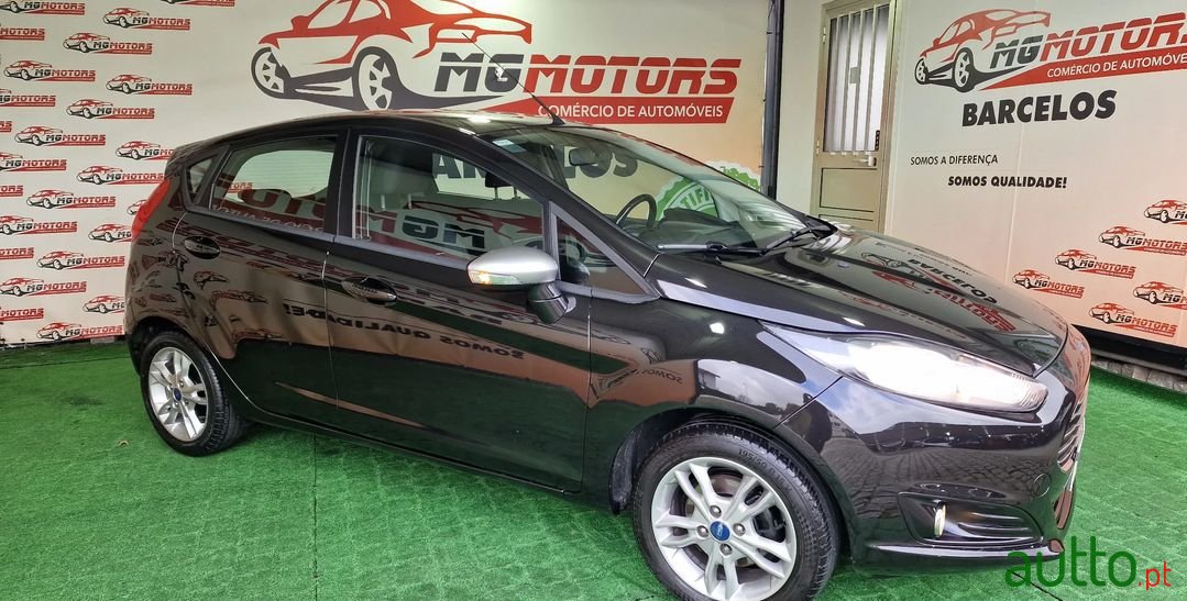 2015' Ford Fiesta photo #2
