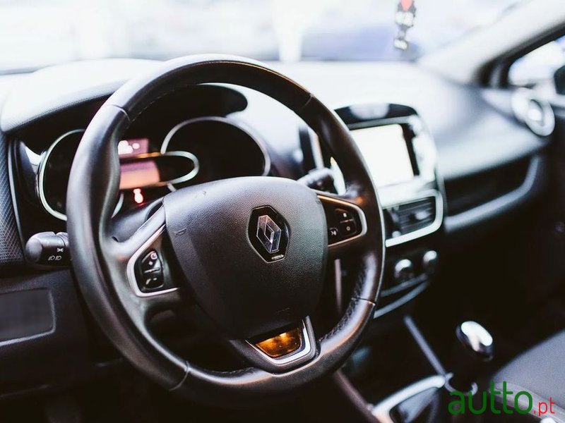 2018' Renault Clio Sport Tourer photo #5