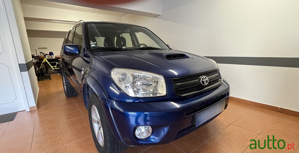 2004' Toyota RAV4 photo #1