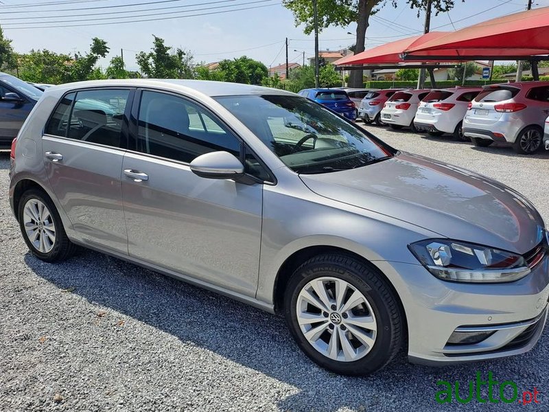 2018' Volkswagen Golf photo #2