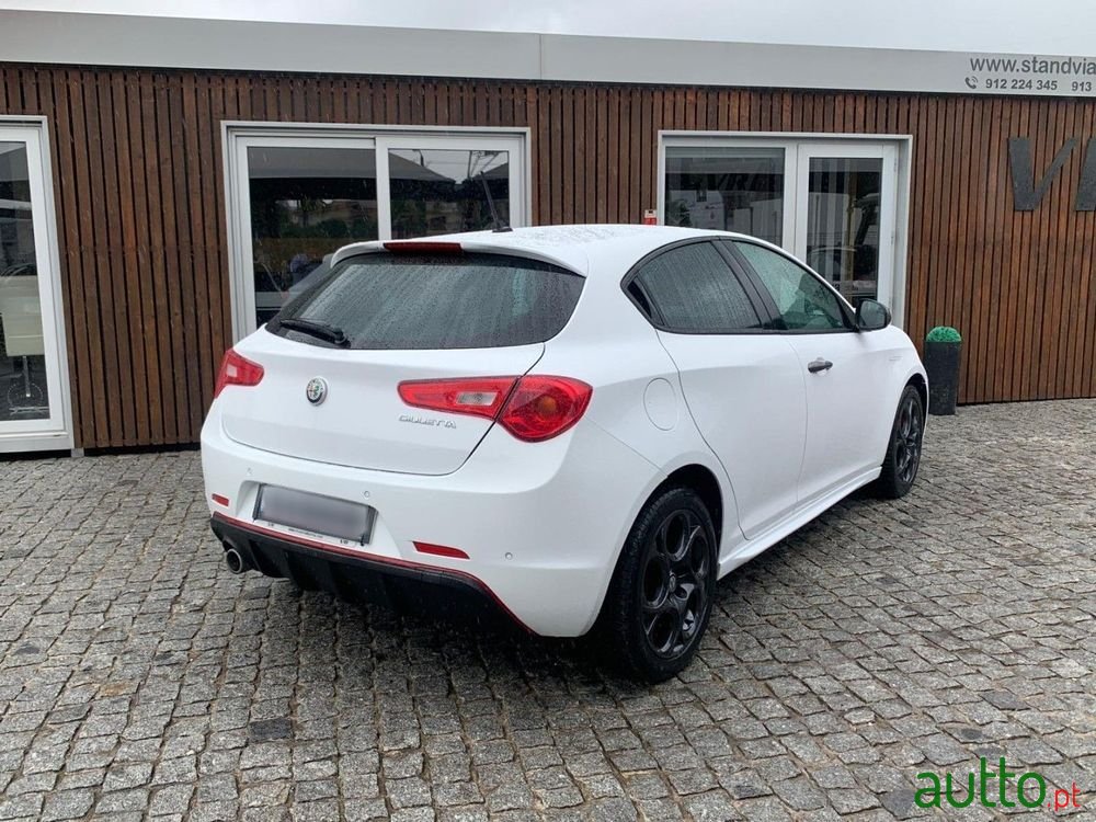 2017' Alfa Romeo Giulietta photo #5