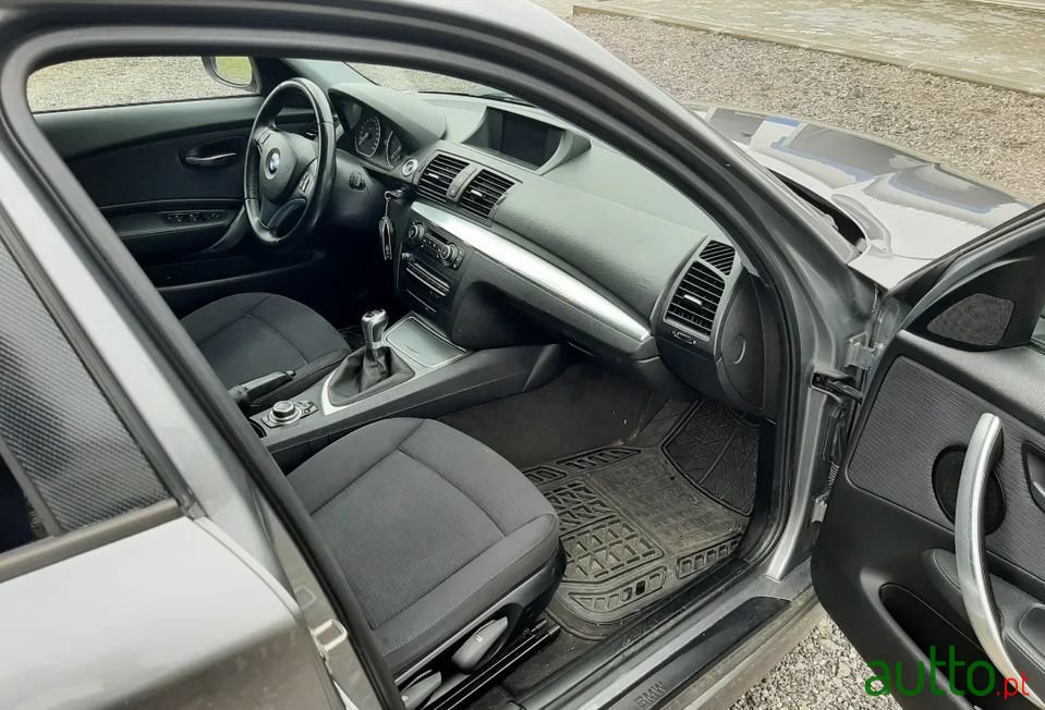 2016' BMW 120 photo #6