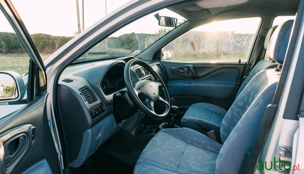 1999' Mitsubishi Space Star photo #3
