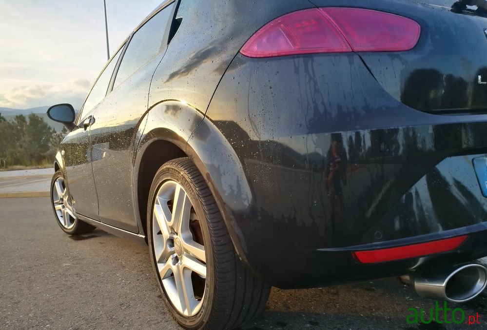 2011' SEAT Leon photo #3