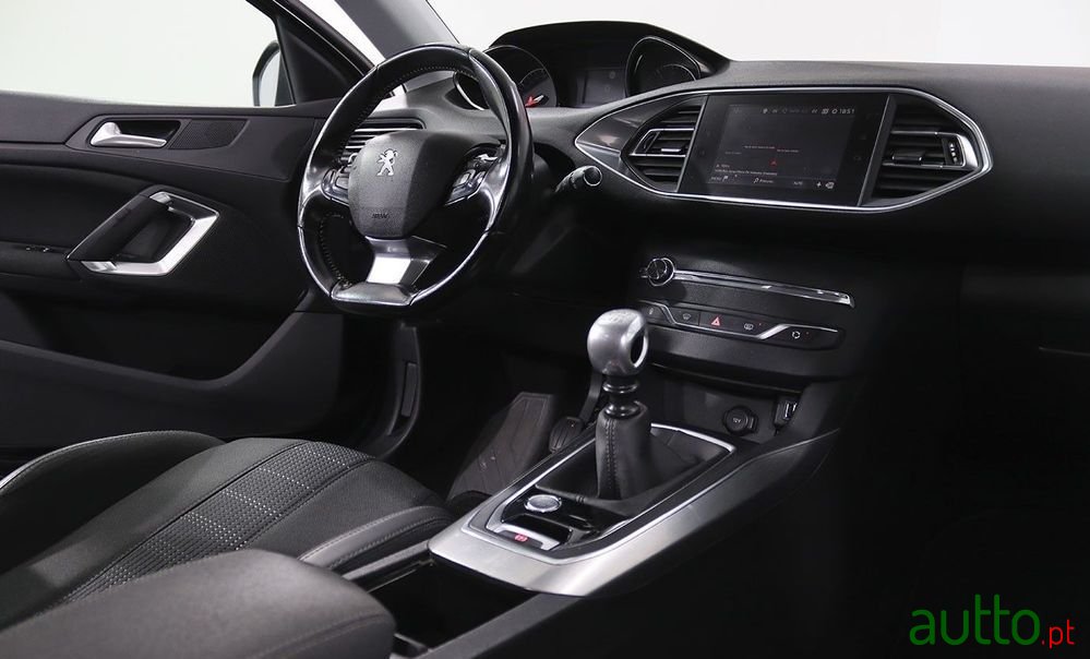 2017' Peugeot 308 Sw photo #6