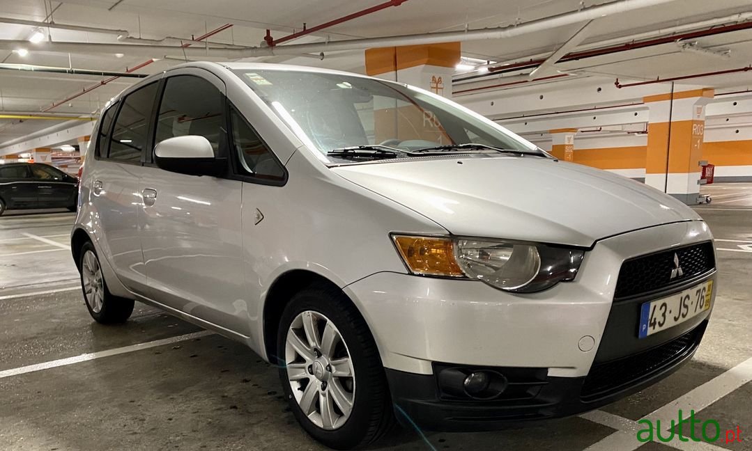 2010' Mitsubishi Colt photo #2