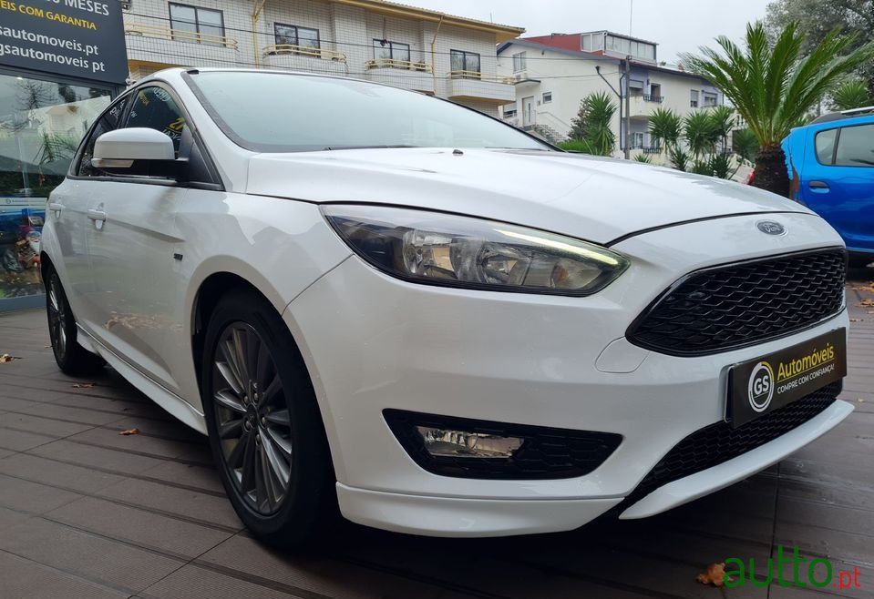 2017' Ford Focus photo #3