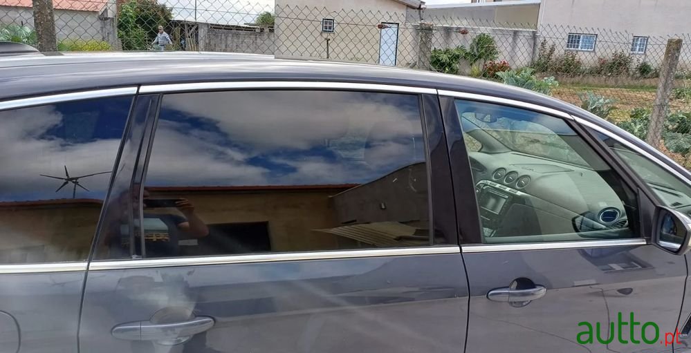 2011' Ford S-Max photo #4