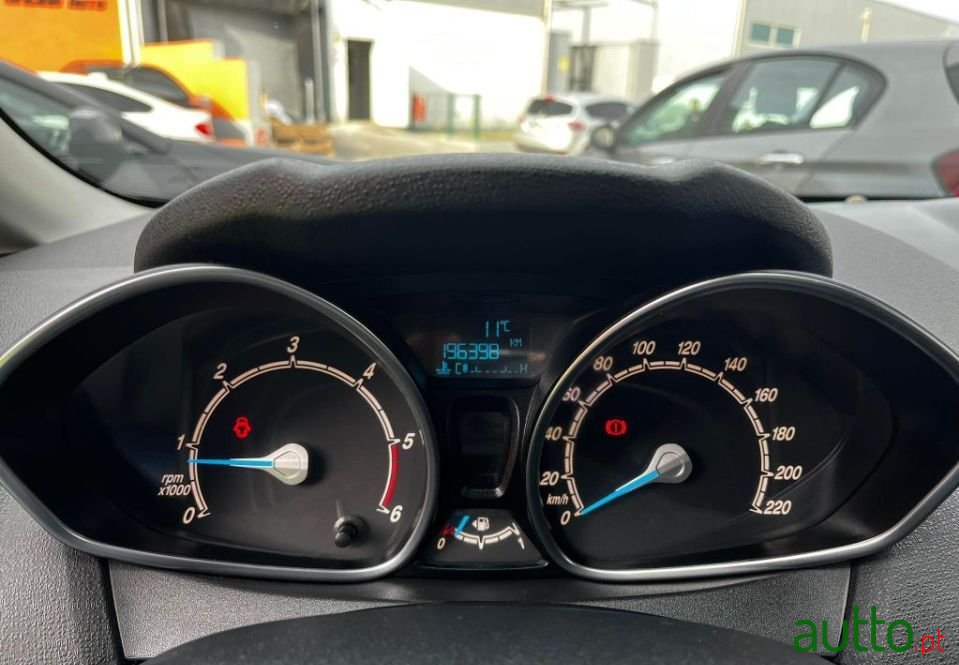 2013' Ford Fiesta photo #4