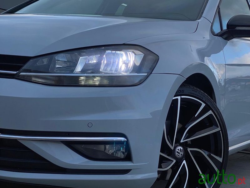 2017' Volkswagen Golf photo #2